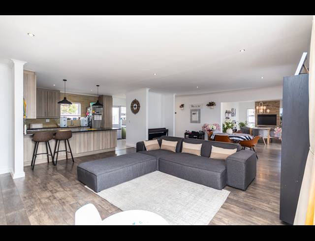 3 BEDROOM FREESTANDING FOR SALE IN SUNNINGDALE
